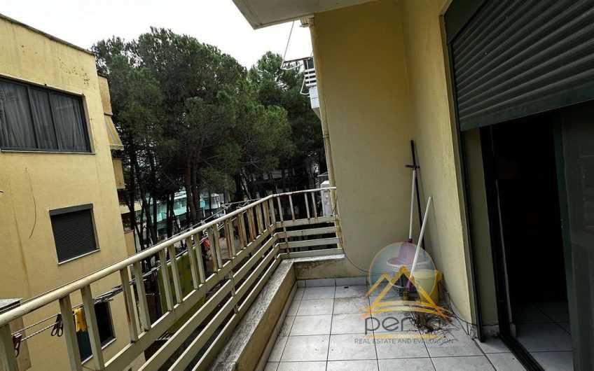 Shitet apartament 1+1 ne Durres