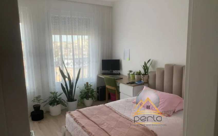 Shitet apartament 2+1 prane Maternitetit te Ri, ne Blv. “Bajram Curri”