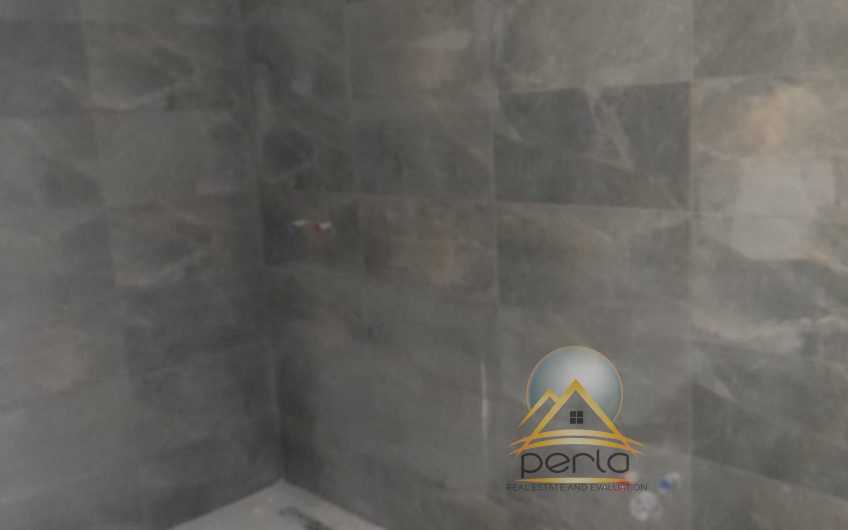 Shitet apartament 2+1+2 tualete te rruga e Barrikadave