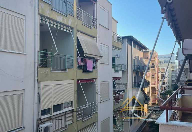 Shitet apartament 1+1 te shkembi i Kavajes
