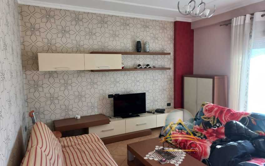 Jepet apartament me qira 1+1 prane Kompleksit Delijorgji