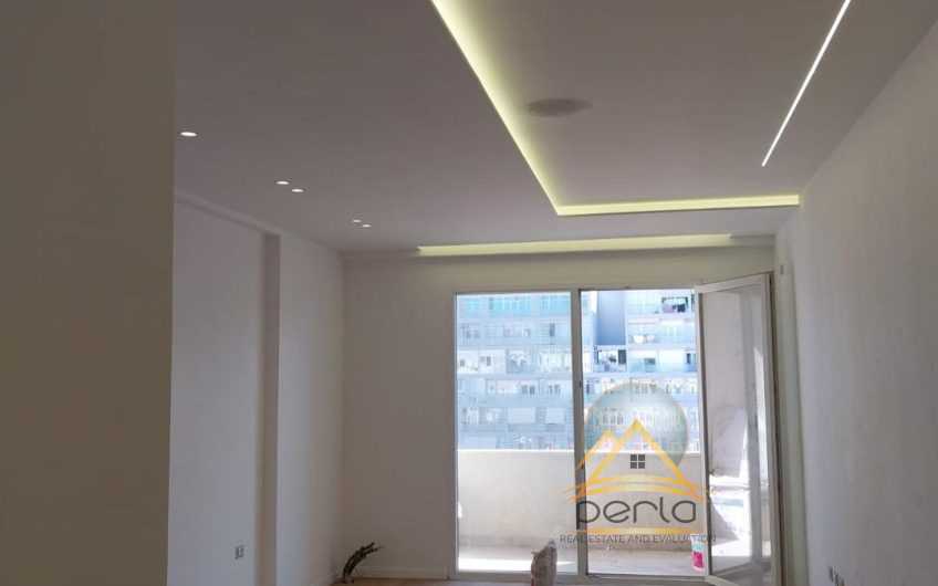 Jepet me qira ambient zyre 2+1+2 tualete tek Komuna e Parisit