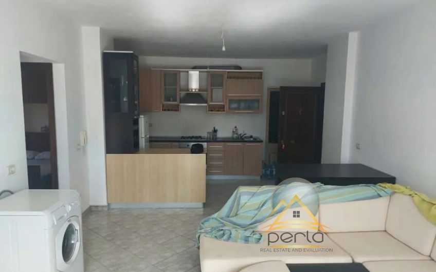 Shitet apartament 2+1 ne Sarande