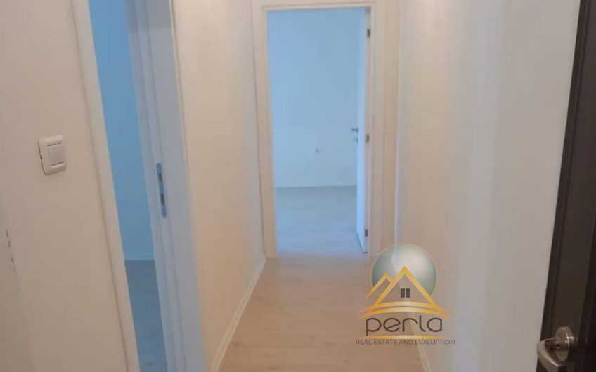 Shitet apartament 1+1, prane shkolles Vasil Shanto