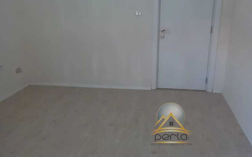 Shitet apartament 1+1, prane shkolles Vasil Shanto