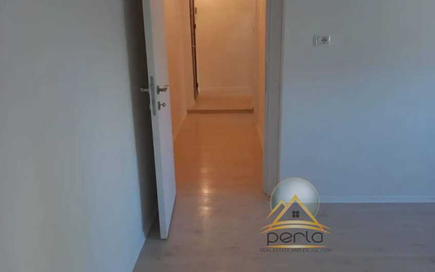 Shitet apartament 1+1, prane shkolles Vasil Shanto