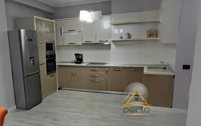 Shitet apartament 2+1+2 tualete ne Yzberisht