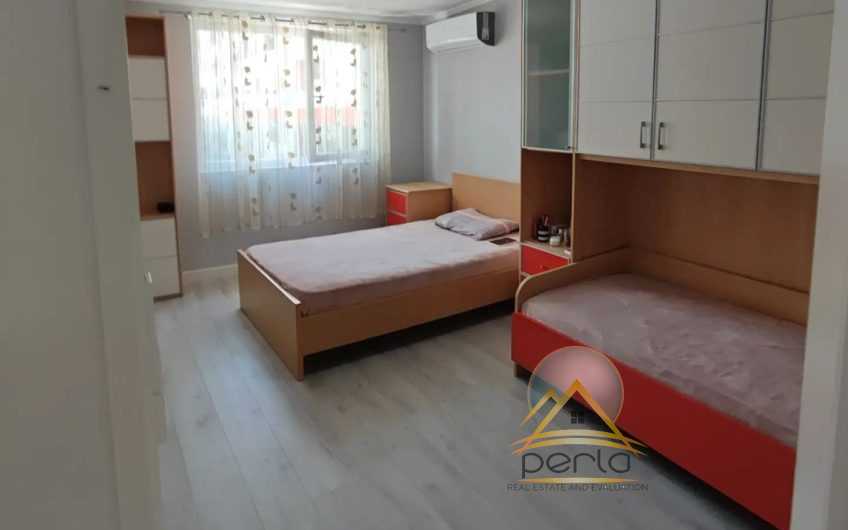 Shitet apartament 2+1+2 tualete ne Yzberisht