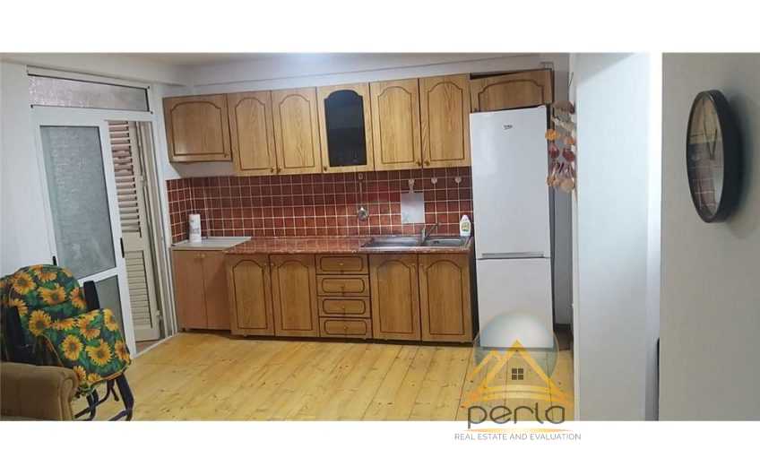 Shitet apartament 1+1 plus verande, Golem.