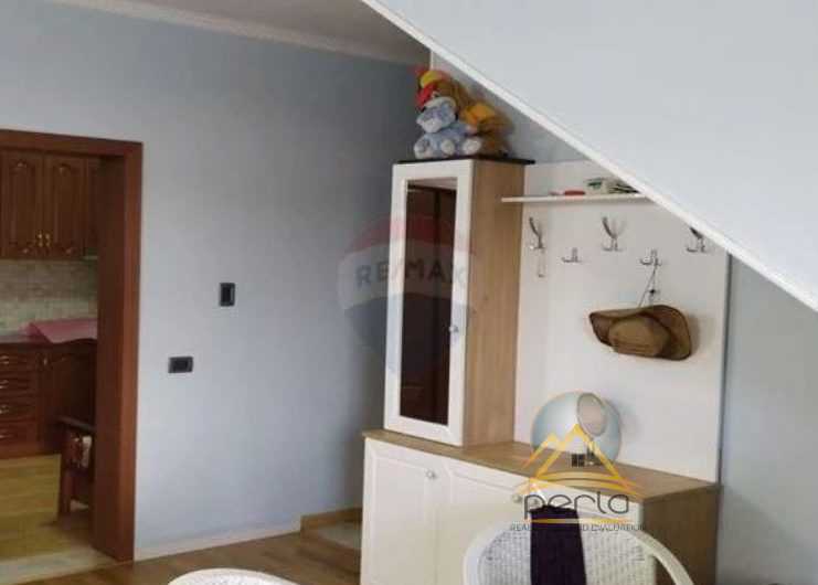 Shitet vilë +Truall, në Kamëz