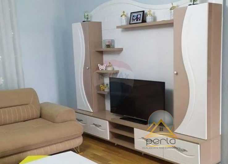 Shitet vilë +Truall, në Kamëz