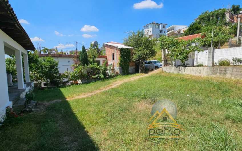 Shitet truall plus shtëpi private, Farke-Sauk