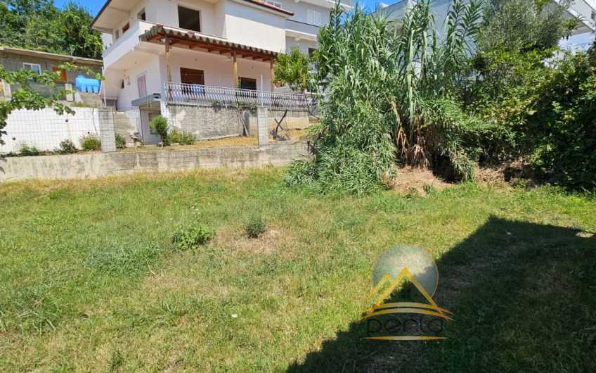 Shitet truall plus shtëpi private, Farke-Sauk