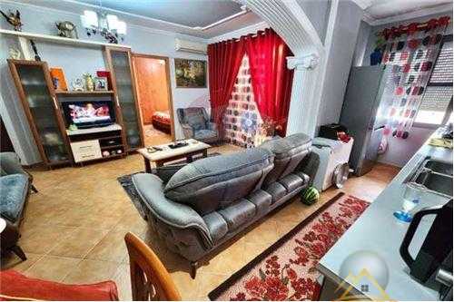 Shitet apartament 2+1, Rruga 5 Maji ,Prane Concord Center