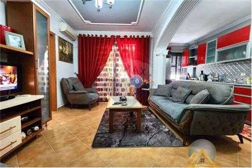 Shitet apartament 2+1, Rruga 5 Maji ,Prane Concord Center