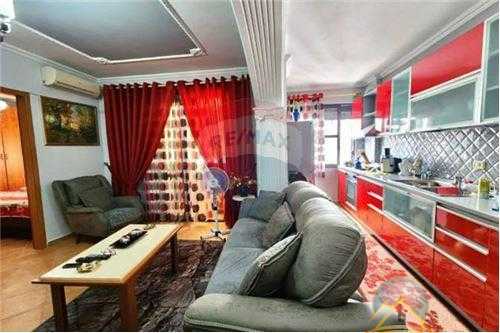 Shitet apartament 2+1, Rruga 5 Maji ,Prane Concord Center