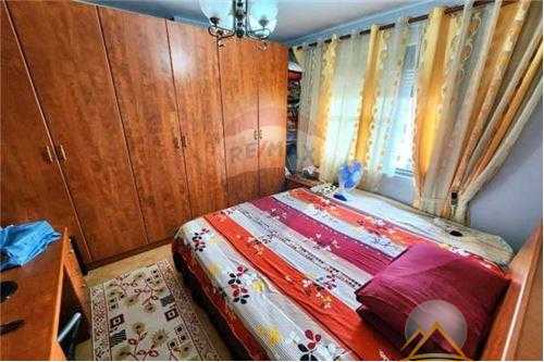Shitet apartament 2+1, Rruga 5 Maji ,Prane Concord Center