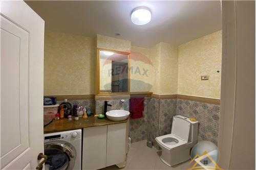 Shitet apartament 2+1+2 tualete ne zonen e Astirit perballe kompleksit Fratari