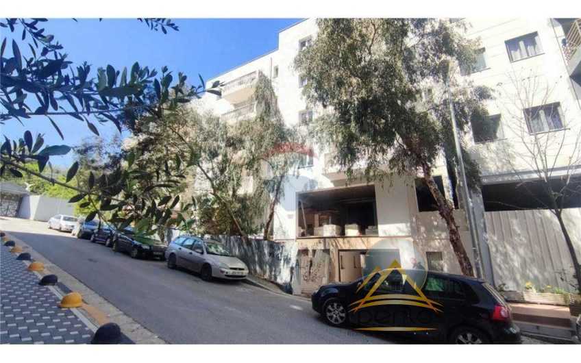 Shitet apartament 1+1  ne Selite