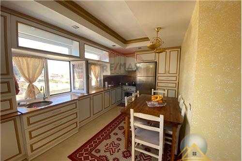 Shitet apartament 2+1+2 tualete ne zonen e Astirit perballe kompleksit Fratari