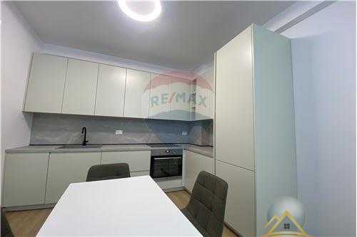 Shitet apartament 1+1 tek Rezidenca”EURO 3D”,Selite.