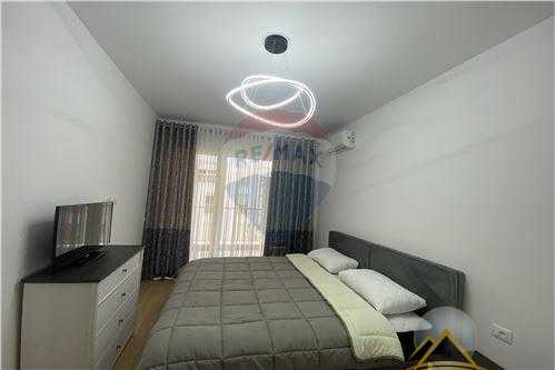 Shitet apartament 1+1 tek Rezidenca”EURO 3D”,Selite.