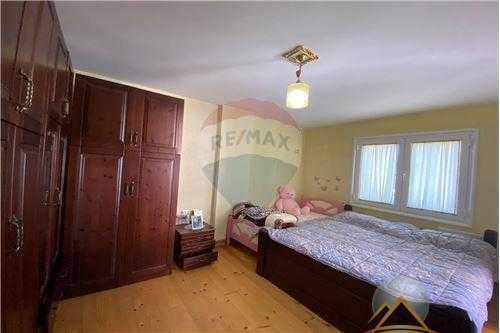 Shitet apartament 2+1+2 tualete ne zonen e Astirit perballe kompleksit Fratari