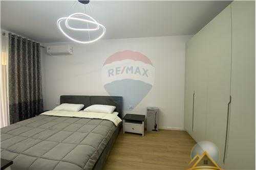Shitet apartament 1+1 tek Rezidenca”EURO 3D”,Selite.