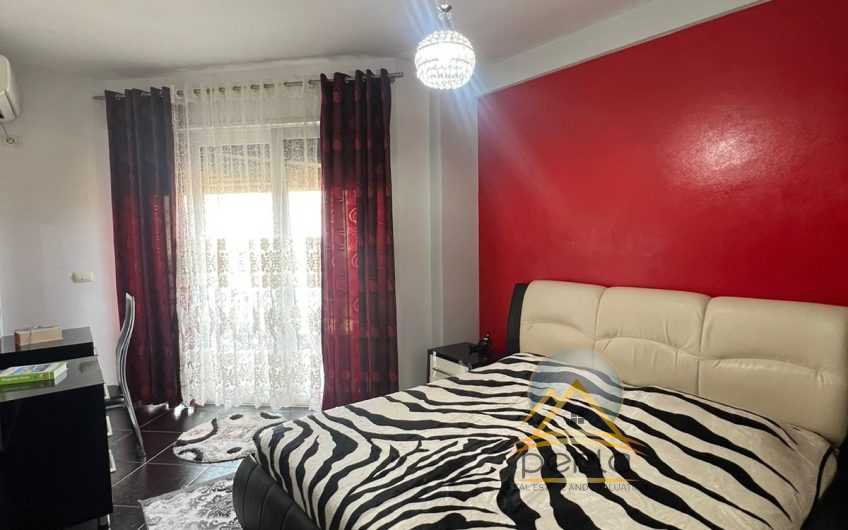 Jepet me qira apartament 3+1 prane Mullirit, Bulevardi Zogu I