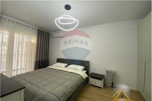 Shitet apartament 1+1 tek Rezidenca”EURO 3D”,Selite.