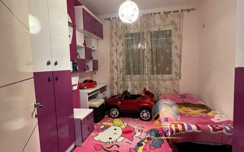 Jepet me qira apartament 3+1 prane Mullirit, Bulevardi Zogu I