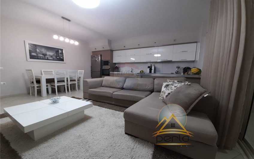 Shitet apartament 2+1+2 ne Fresk