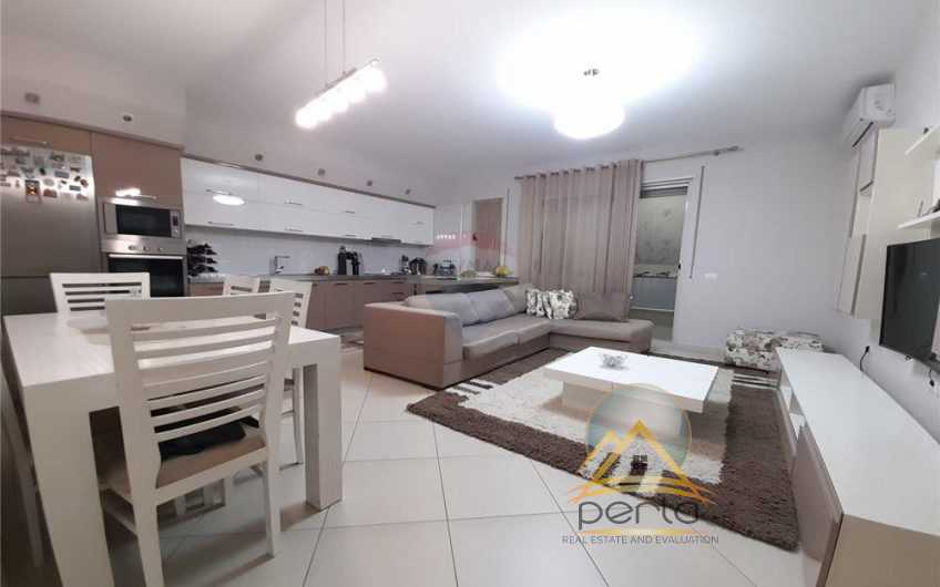 Shitet apartament 2+1+2 ne Fresk