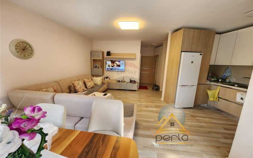 Apartamenti 1+1 ne shitje i mobiluar perballe Kompleksit Delijorgji