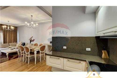 Jepet me qira apartament 2+1 ,perballe kompleksit Delijorgji