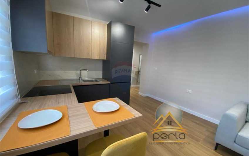 Shitet apartament 1+1 tek Pazari i Ri