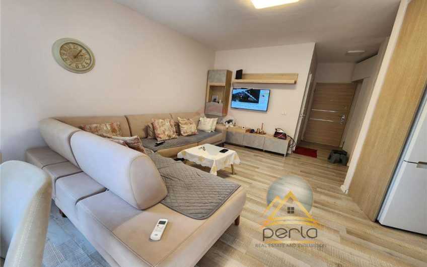 Apartamenti 1+1 ne shitje i mobiluar perballe Kompleksit Delijorgji