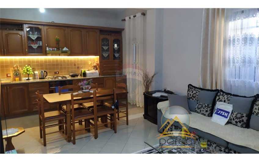 Shitet shtëpi private, në Kamëz.