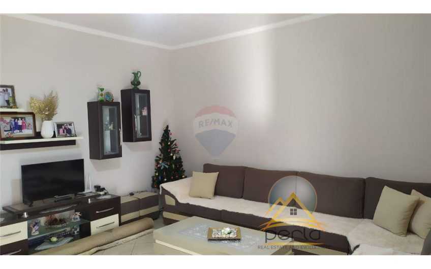 Shitet shtëpi private, në Kamëz.