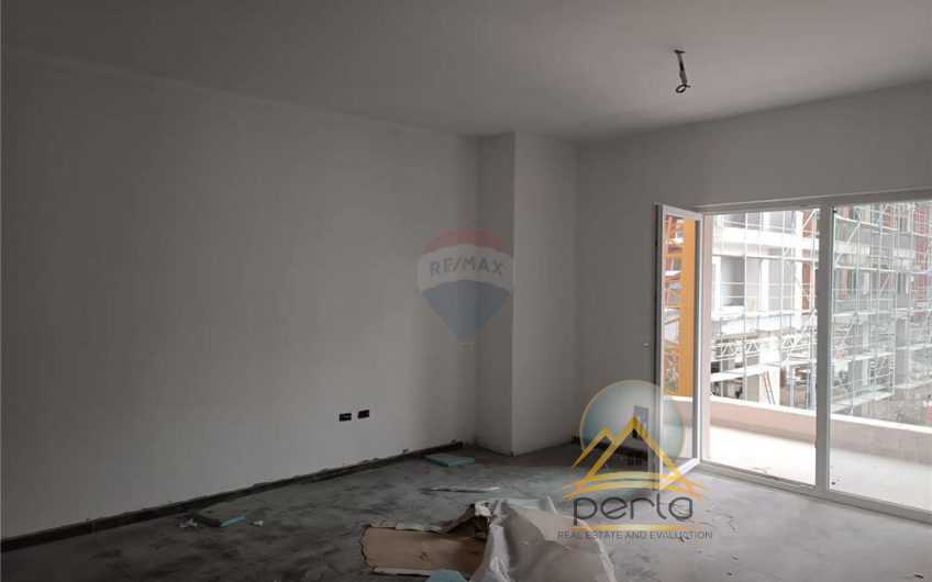 Shitet apartament 1+1 tek Kompleksi Aura prane Kupoles