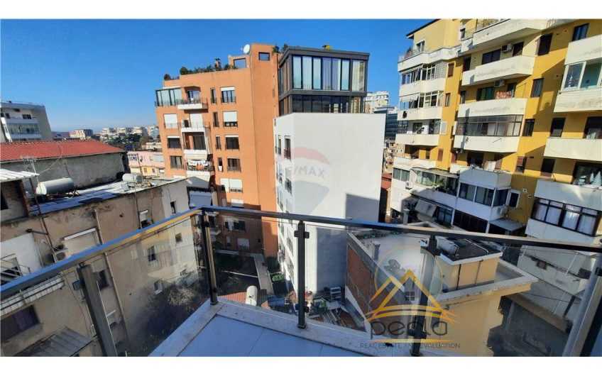 Shitet apartament 2+1 tek Prokuroria e Tiranes!