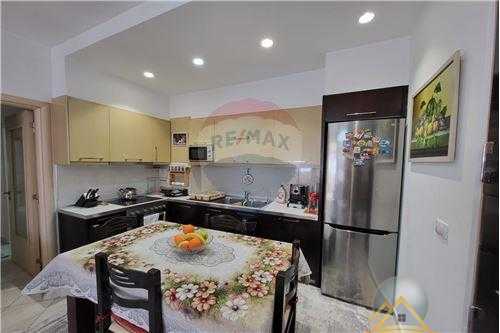 Shitet apartament 3+1+2+verande prane pasticeri Nela 6