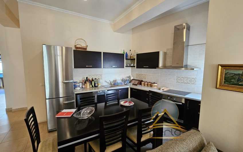 Shitet apartament (2+1+2), Rruga Peti, Liqeni i Thatë