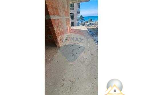 Shiten apartamente dhe garsoniere  ne Kune Shengjin