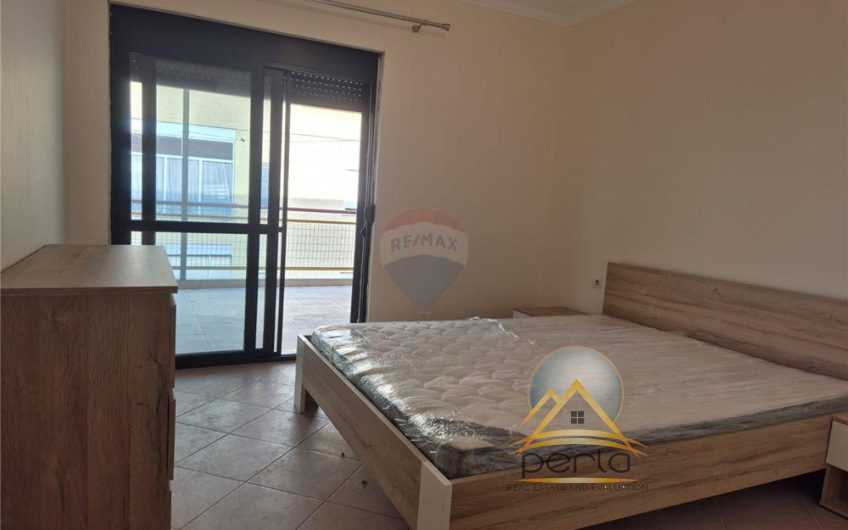Jepet me qira apartament 2+1 plus verande, Bill Klinton