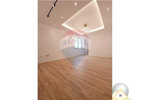 Shitet apartament 1+1 tek Rruga e Durresit