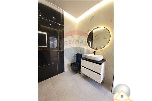 Shitet apartament 1+1 tek Rruga e Durresit