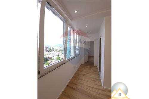 Shitet apartament 1+1 tek Rruga e Durresit