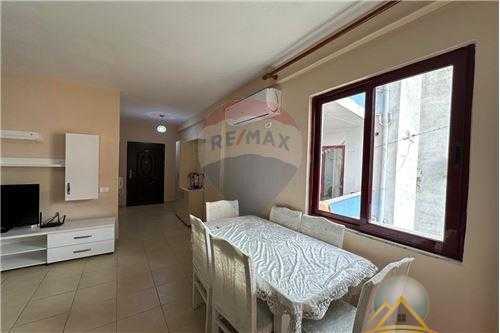 Shitet apartament 1+1 ne Fresk, prane Ana Market