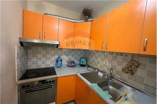 Shitet apartament 1+1 ne Fresk, prane Ana Market